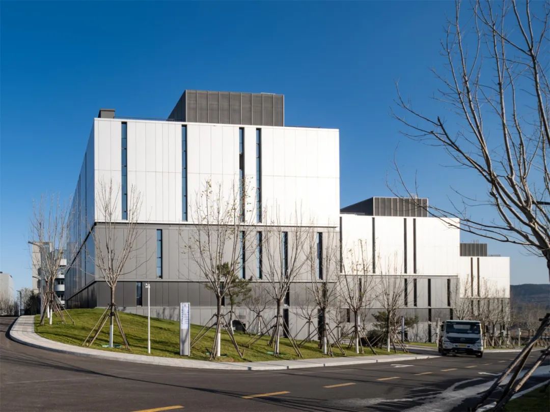 萬事達(dá)30天極速交付，賦能環(huán)磁山項目幕墻美學(xué)！(圖4)